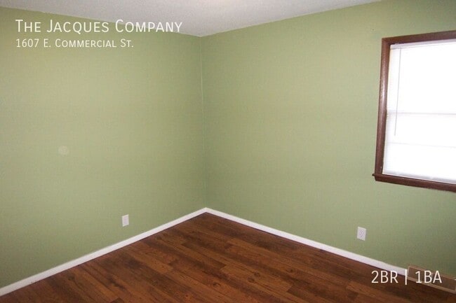 Building Photo - 1607 E Commercial St