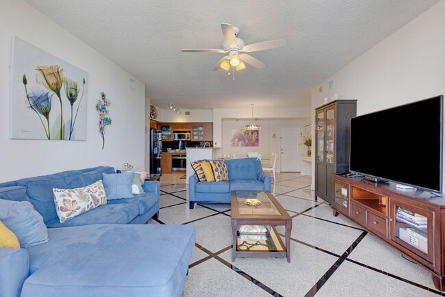 Building Photo - 2065 S Ocean Dr