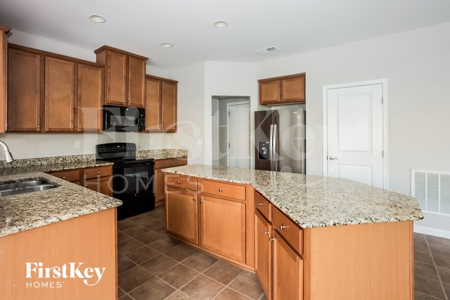Building Photo - 2030 Hamil Ridge Dr