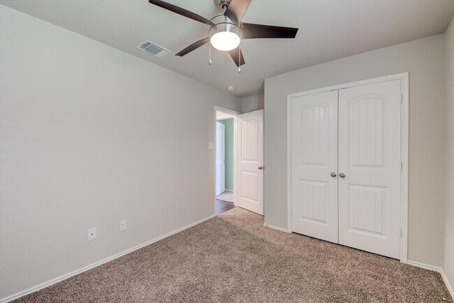 Building Photo - 403 Kyra Ln