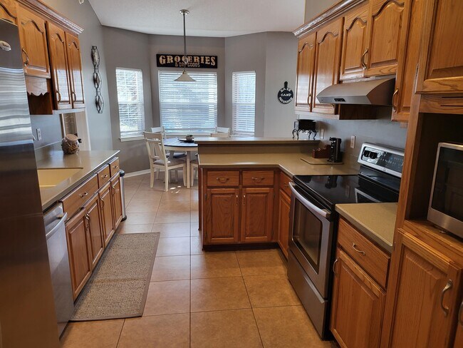 Building Photo - 9331 Vandivere Dr