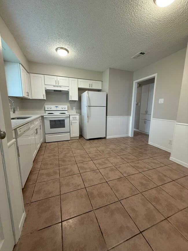 Building Photo - R.Patel Properties2 (12310 Willow Wild Dr)