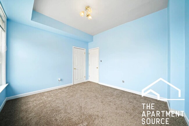 Building Photo - 3424 N Sheffield Ave