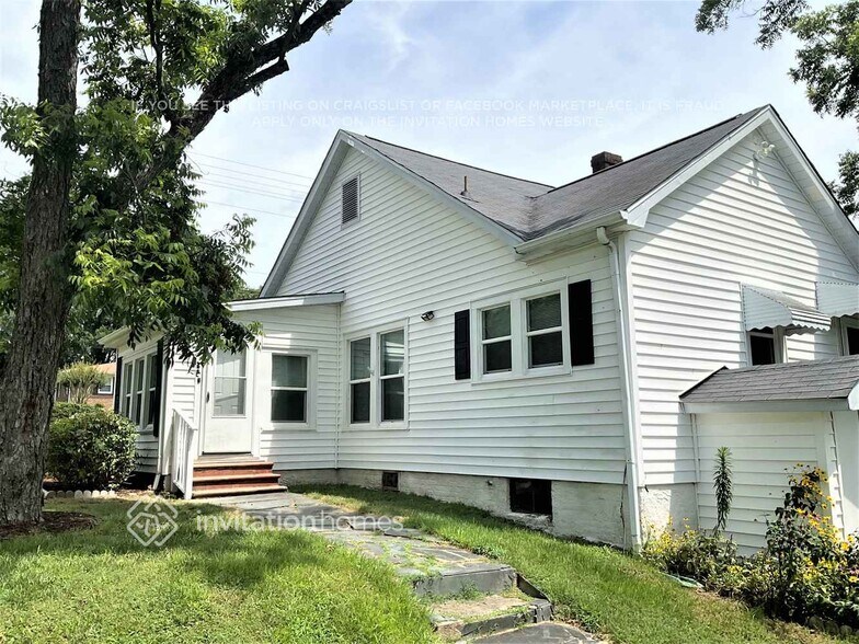 Building Photo - 2200 Centergrove Rd
