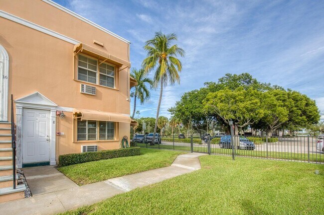 Building Photo - 31 S Golfview Rd