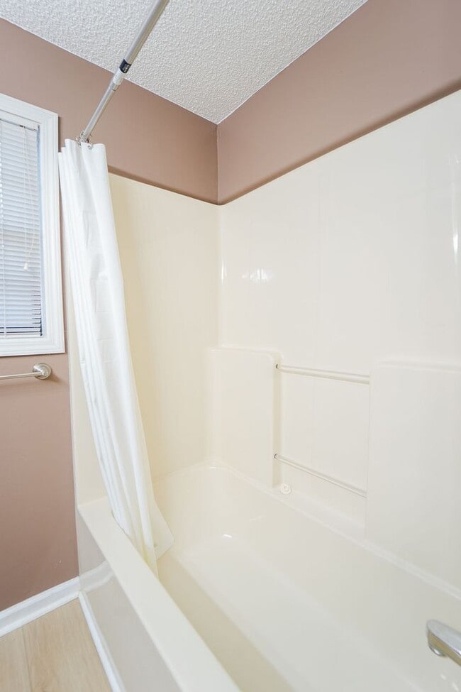 Building Photo - Charming 3 bedroom, 2 bath home that has been updated and is ready to be called home! This home h...