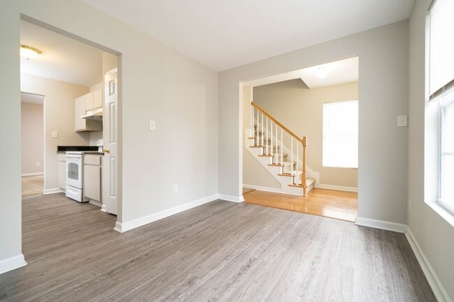 Building Photo - 3 Bedroom 2 1/2 Bathroom Home in The Heart of Clayton! - Available August 1st!
