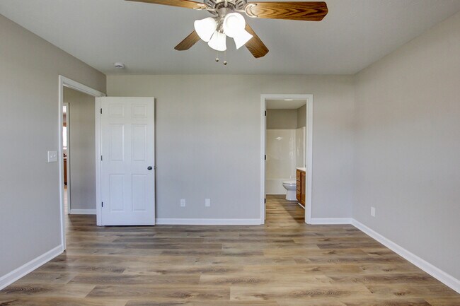 Building Photo - 51 Winding Oaks