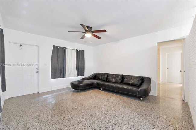 Building Photo - 1821 SW 11th Ct