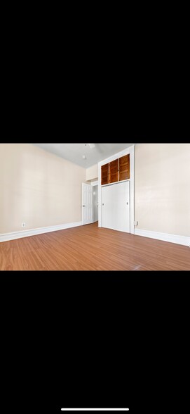 Building Photo - 1420 W Linden St