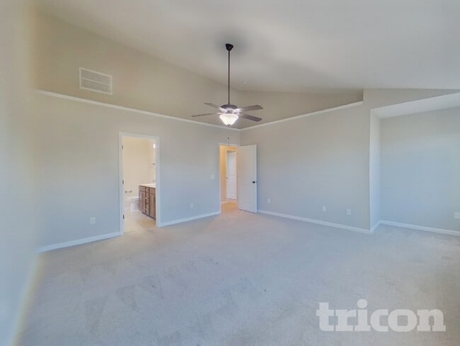 Building Photo - 715 Pollyanna Dr