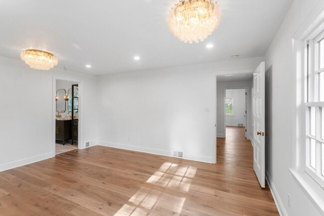 Building Photo - Elegant Fox Chapel 4-Bedroom, 3.5-Bath Home