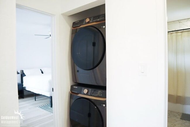 Building Photo - Stylish Updated 3Bdm 2Ba Upstairs Unit in the Heart of Old Town San Diego!