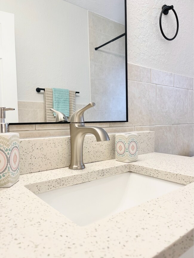 Building Photo - 2402 W Cleveland St