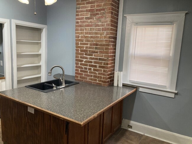 Building Photo - 3327 Wyandotte St