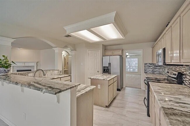 Building Photo - 511 Elm Ridge Dr