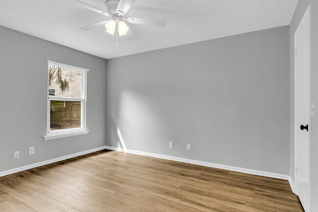 Building Photo - Location, Space and convenience at this adorable home.
