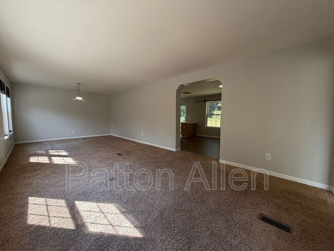 Building Photo - 18 Meadowview Terrace