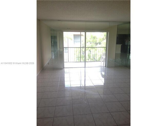 Building Photo - 6101 N Falls Cir Dr
