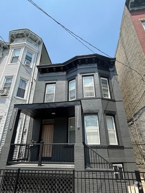 Building Photo - 22 GRACE St