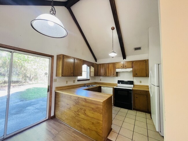 Building Photo - Home For Rent