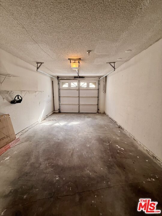 Building Photo - 10215 Variel Ave