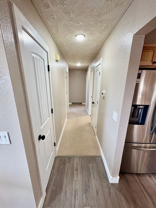 Building Photo - Large 3 bedroom house in the Heights! (Items will be removed)