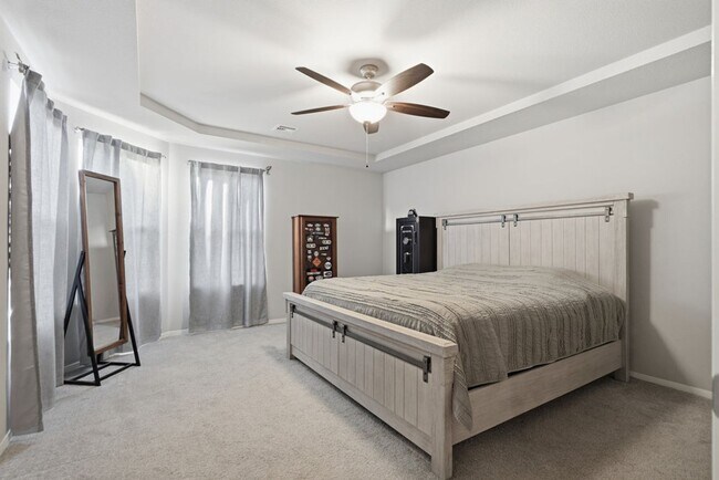 Building Photo - Welcome to this exceptionally well maintained like new home located in the Estates at Morrow Place