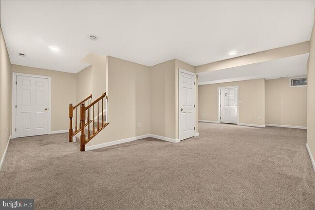 Building Photo - 6430 Bellevue Pl