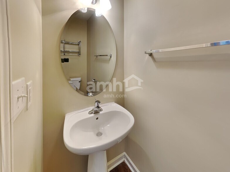 Building Photo - 542 Birchtree Valley Ct