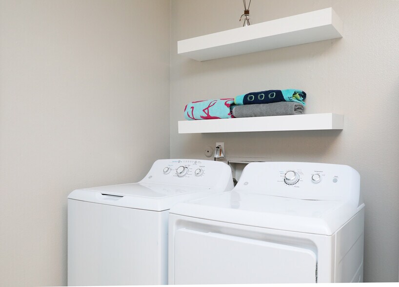 clean & personal laundry amenities - 8612 Echo St