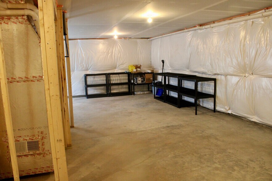 Building Photo - 3764 Castle Dr