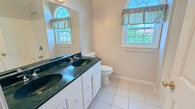 Building Photo - 611 Buttercup Dr