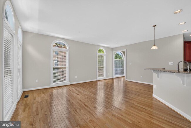 Building Photo - 30 Sharpstead Ln