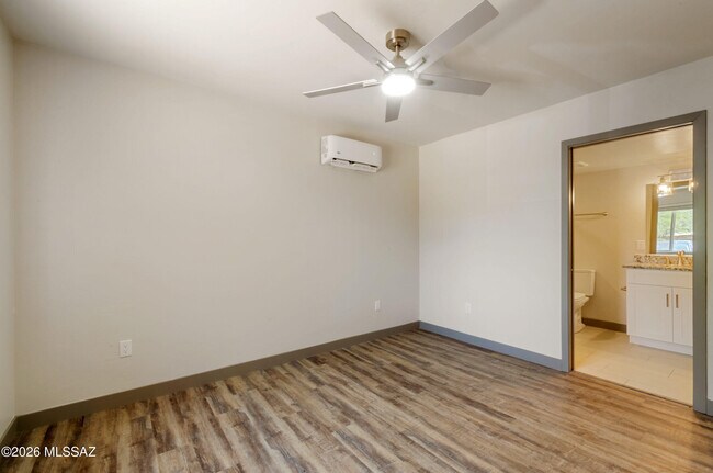 Building Photo - 1720 E Edison St