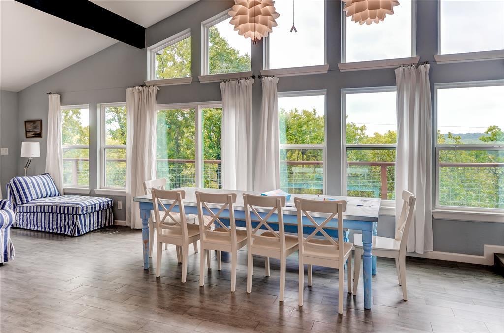upstairs living - 189 Queens Dr