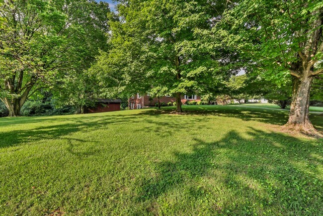 Building Photo - 613 Channell Dr