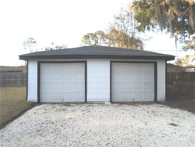 Building Photo - 213 Olmstead Dr