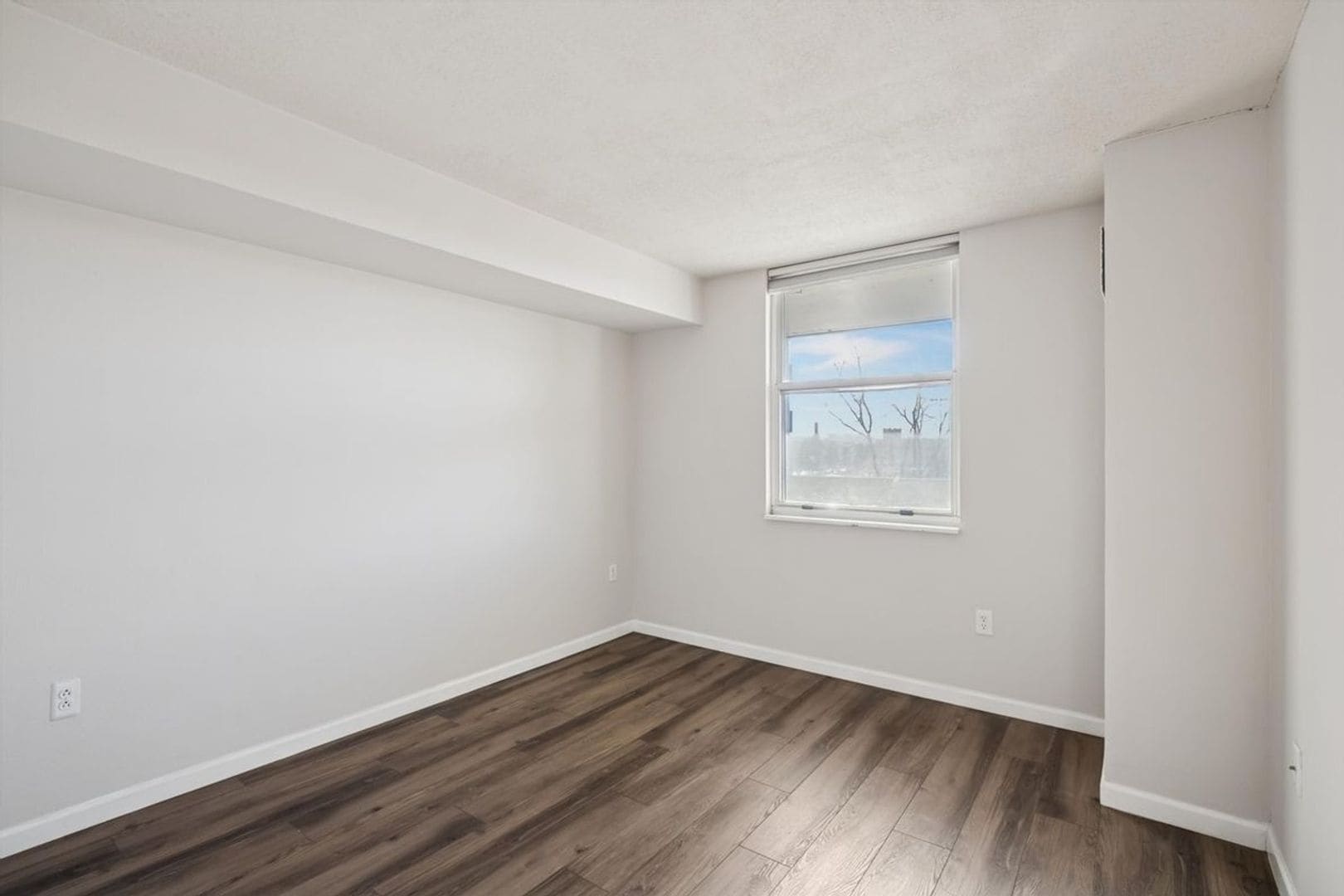 Building Photo - 601 W 11th Ave