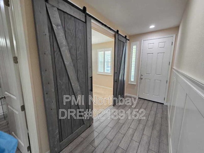 Building Photo - 308 Aster St