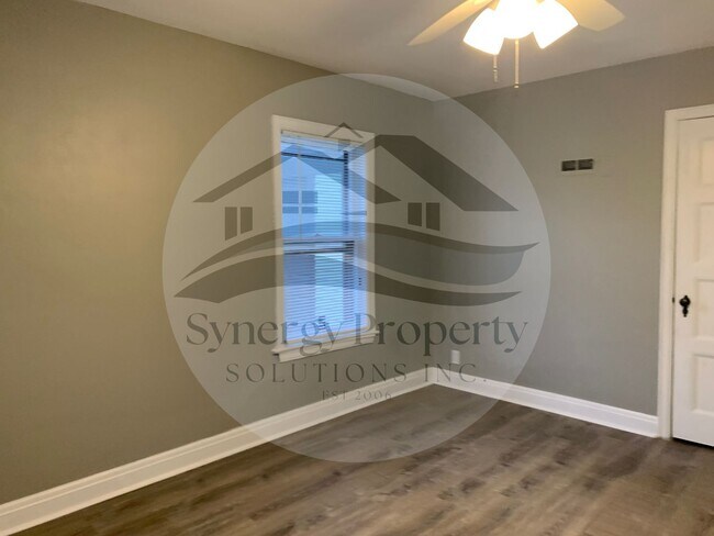 Building Photo - 560 W Townview Cir