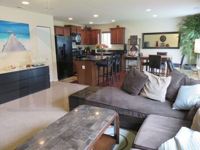 Building Photo - Beautiful 4 Bedroom Home located in a Gate...