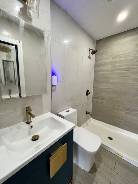 Building Photo - 51 Seidler St