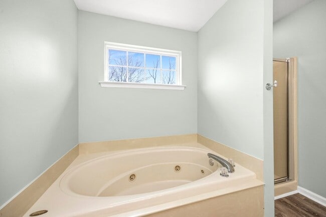 Building Photo - 7028 Sugarplum Rd