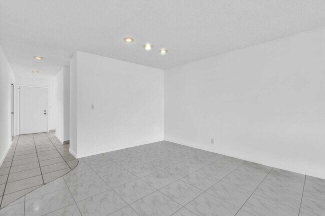 Building Photo - 13721 Flora Pl