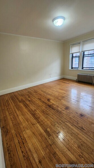 Building Photo - 349 Pleasant St