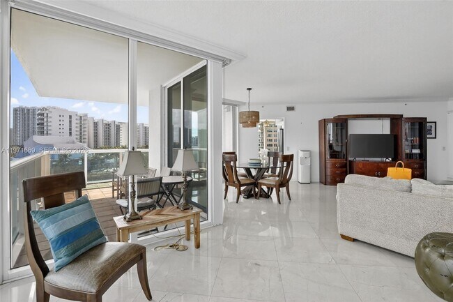 Building Photo - 3370 Hidden Bay Dr