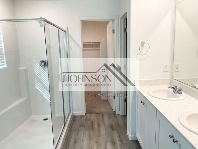Building Photo - 2451 Riparia St
