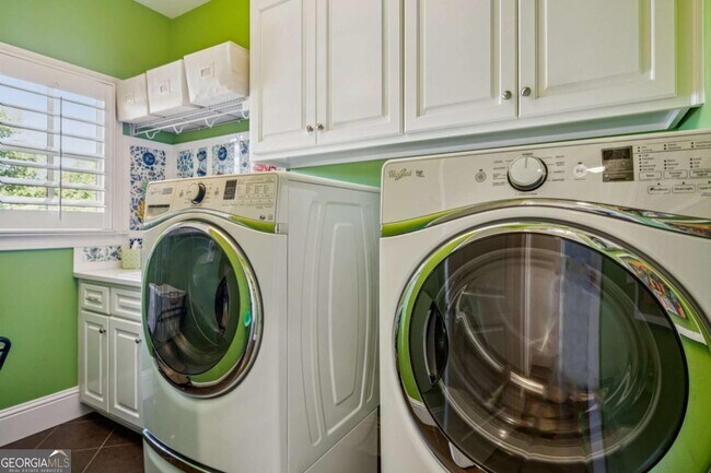 Building Photo - 9026 Riverbend Manor