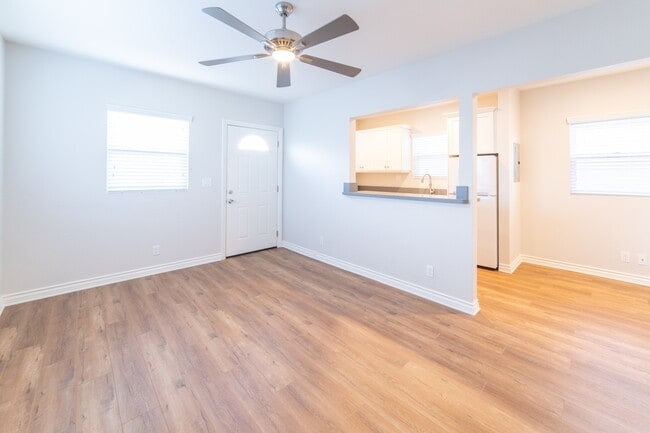 Building Photo - 453 Gaviota Ave